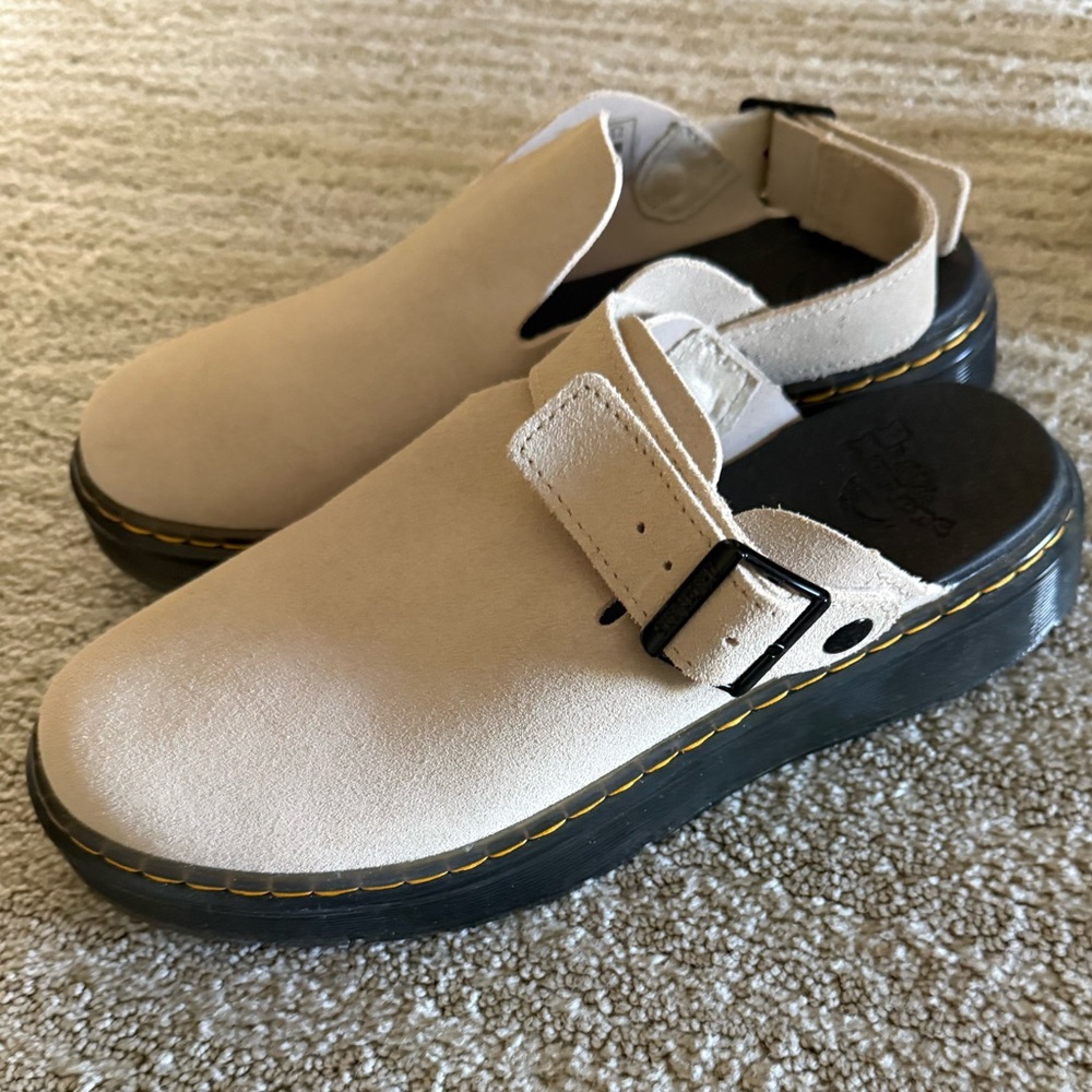 Dr. Martens women’s Zebzag Beige Casual Platform Mules Sz USM 7( I wear US 8.5)